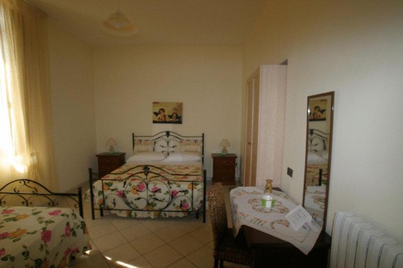 Tavernola - Locanda Di Campagna Battipaglia Oda fotoğraf